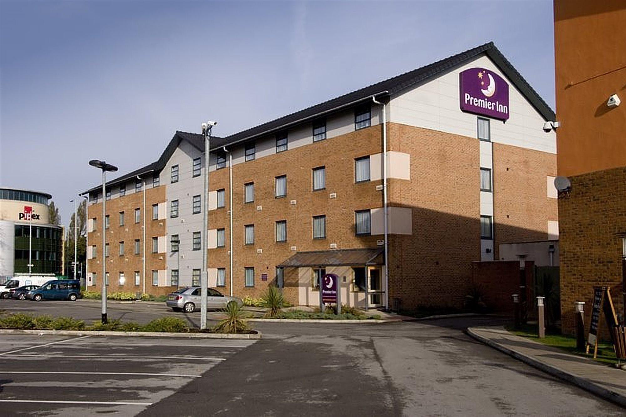 Premier Inn Manchester West Didsbury エクステリア 写真