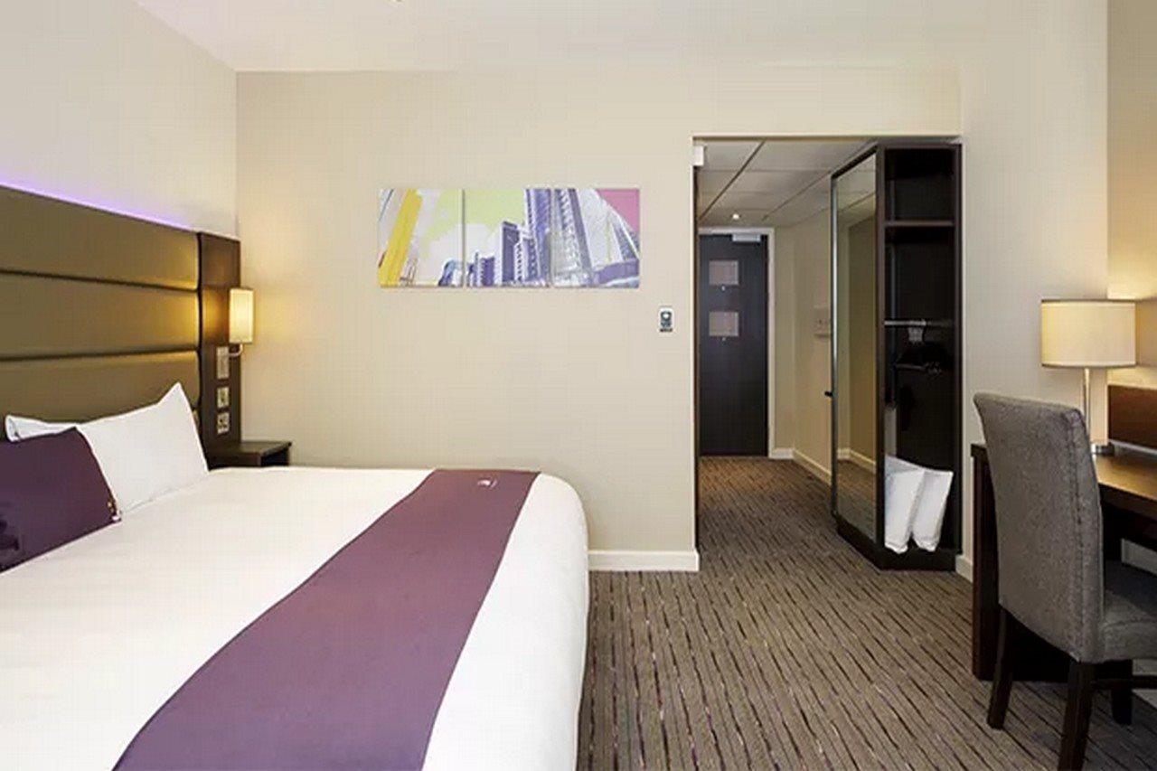 Premier Inn Manchester West Didsbury エクステリア 写真